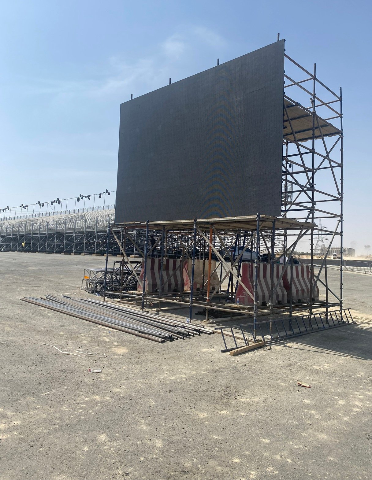 Design and Structure Calculation of Big LED Screens Foe Events